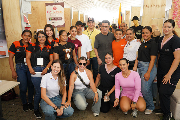 Empresarios con Daniela Soto Presidenta de la CCMMNA y Billy Escobar Superintendente de Sociedades