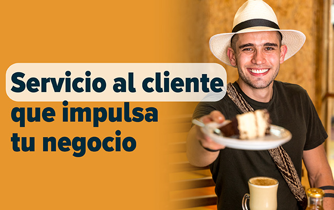Hombre sosteniendo un plato con torta y café